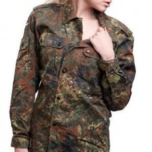 BW kenttäpusero Flecktarn ylijäämä tyttökuvalla